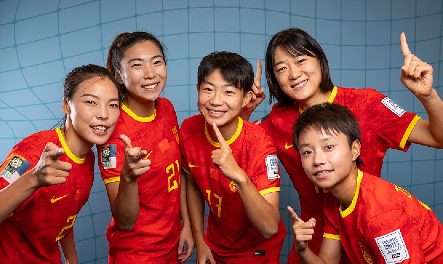 相互毒奶！水庆霞赛前低调，丹麦教练盛赞中国女足，首秀遇考验