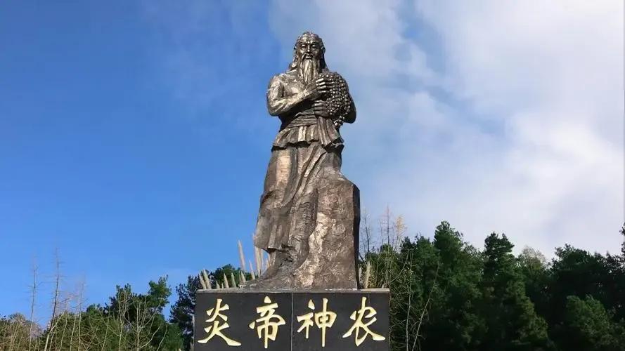 地皇,史称神农氏,也称烈山氏,姓:伊耆,也姓姜.