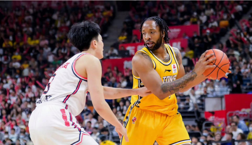 cba裁判水平为什么那么差（是裁判水平不够，还是故意偏袒广东队，任骏飞的这个动作可以说说）