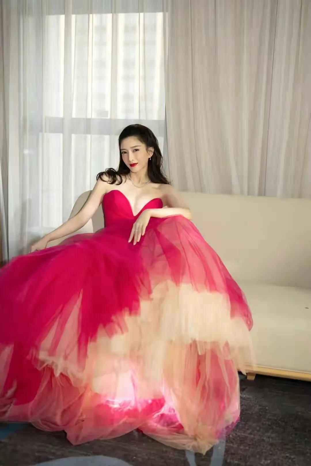 张天爱、杨幂杂志大片，清纯唯美，炫彩多姿