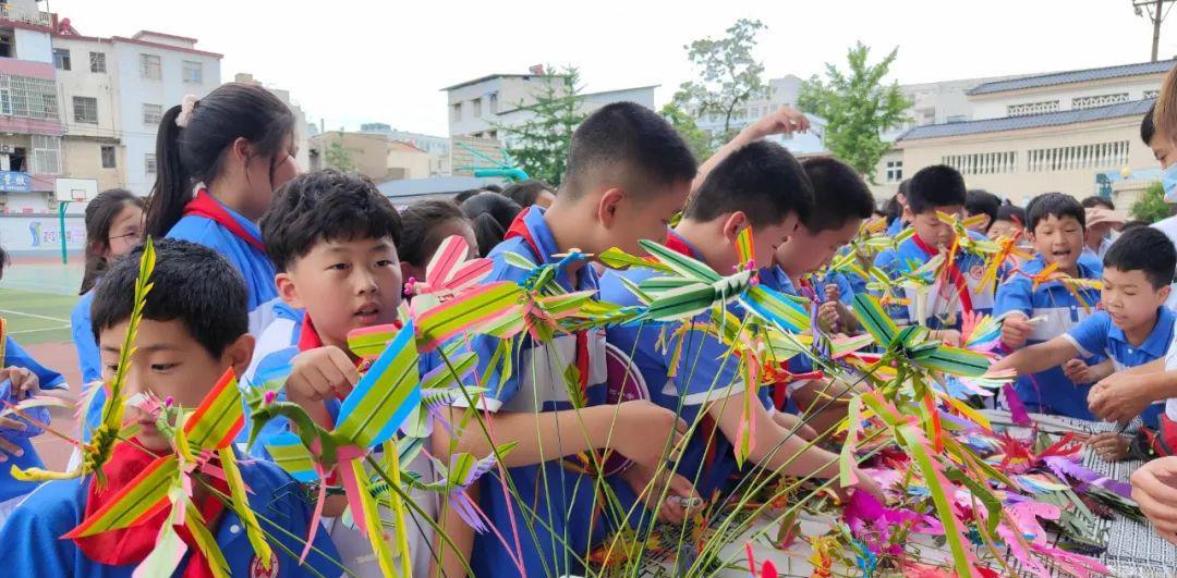 信阳市第一实验小学举办2022非遗进校园(图1)