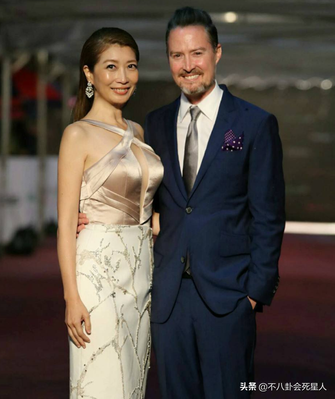 表面恩爱，实际“拳头相向”，从黄奕到黄嘉千，被最亲近的人伤害