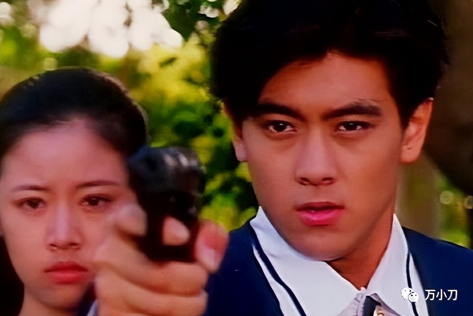 趁着热度,林志颖还携手金城武,以及18岁的林心如,主演了校园青春电影
