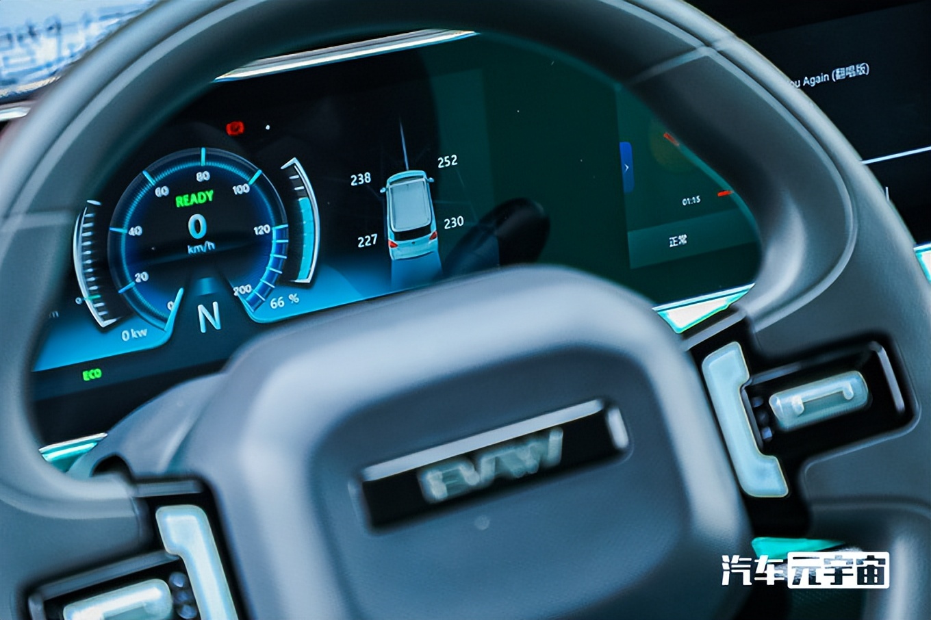 北汽盯上五菱宏光MINI了！空间大很多，卖3.39万会火吗？