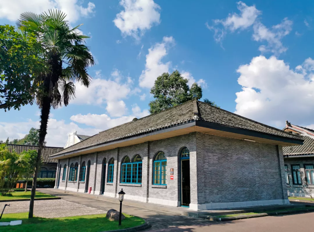 大邑这所独具“民国风”的最美学校，迎来了重量级校长