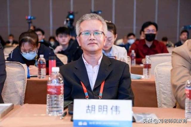 导师权力到底有多大？毕业权限在谁手中，深圳大学给出最好的答案