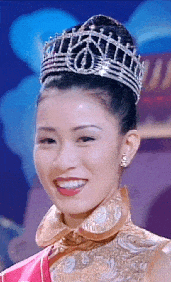 佘诗曼25年后再戴港姐桂冠 阿佘靓丽不减当年