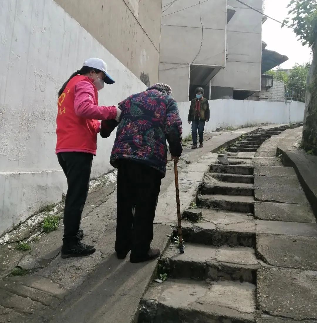 师者强担当，战“疫”显芳华大祥一中教师志愿者积极投身抗疫一线