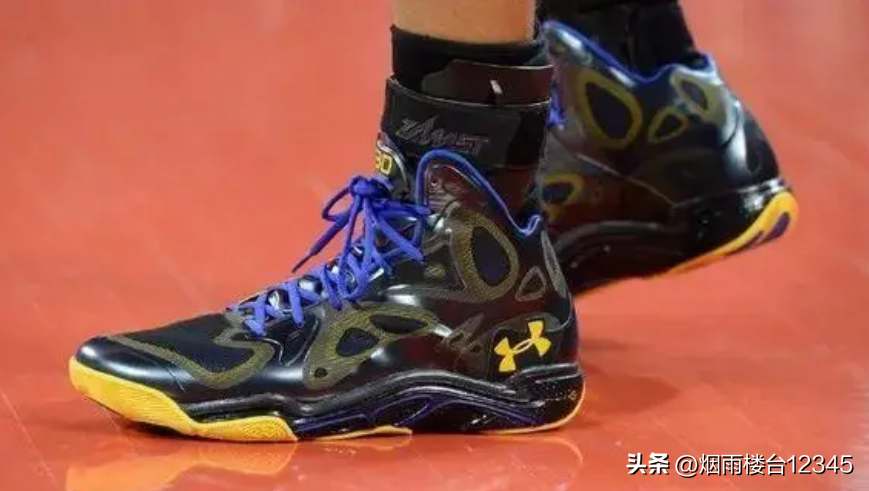 库里1代发售时间（「经典球鞋」Under Armour Curry 1-“第一品牌”到“品牌第一”）
