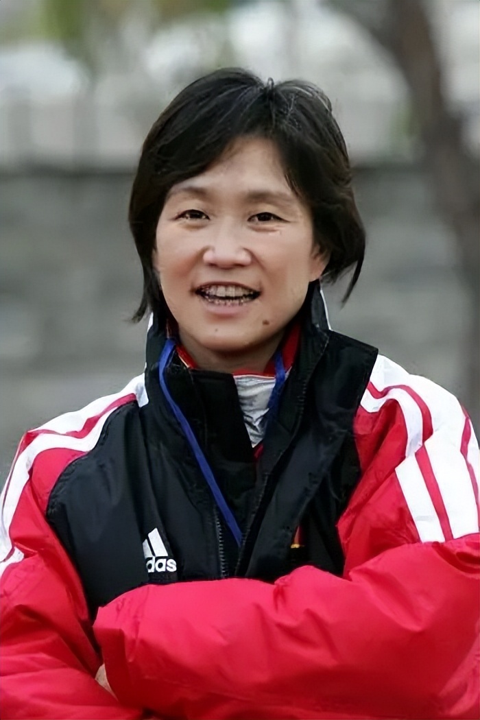 女足世界杯1999球员(温丽蓉:17岁进入国家队,1米64的后防核心,踢球