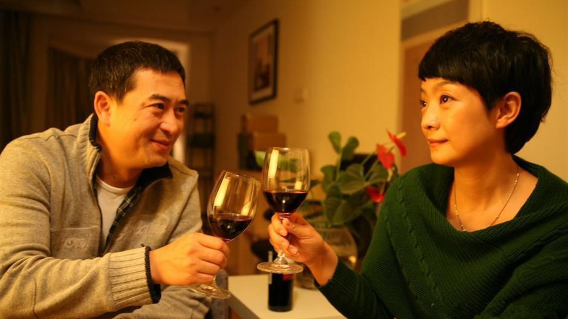 正当她在想着怎么和他说出自己的心意时,张嘉译约她去附近逛逛.