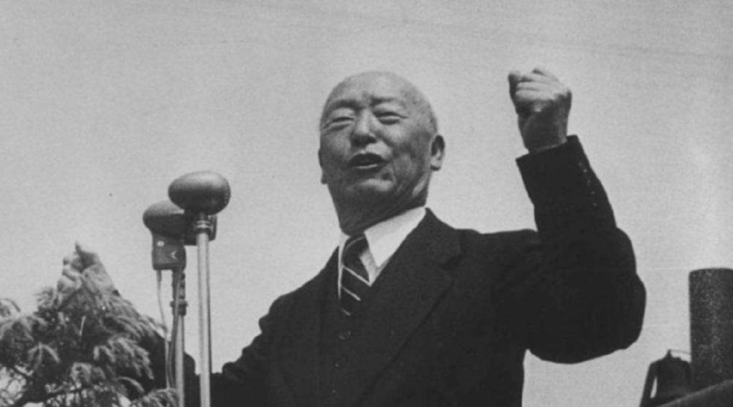 1997年韩国金融危机有多惨？美国一招釜底抽薪，韩国只能卖国自救