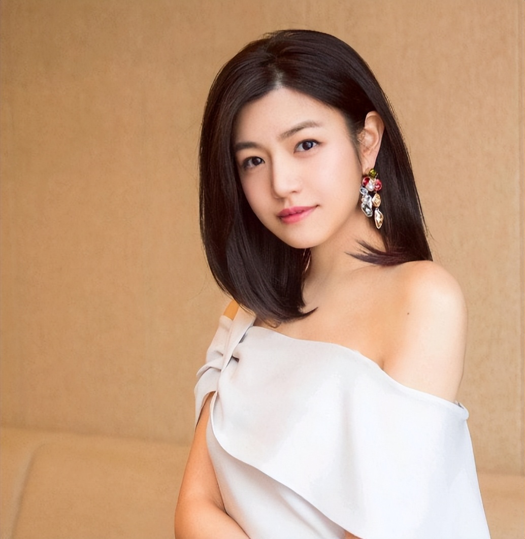 陈妍希是著名学府毕业的,不管是学历还是家境都是一顶一的,只是私生活