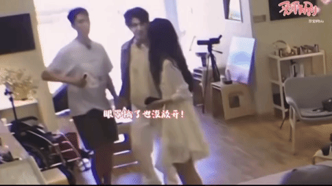 恋与偶像第二季在线观看(不是恋综也有cp磕？笨蛋美女和年下奶狗，尹浩宇孟子义甜疯了？)
