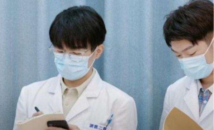 医学专业前景排行榜出炉，临床医学被挤出前三，榜首就业面很广