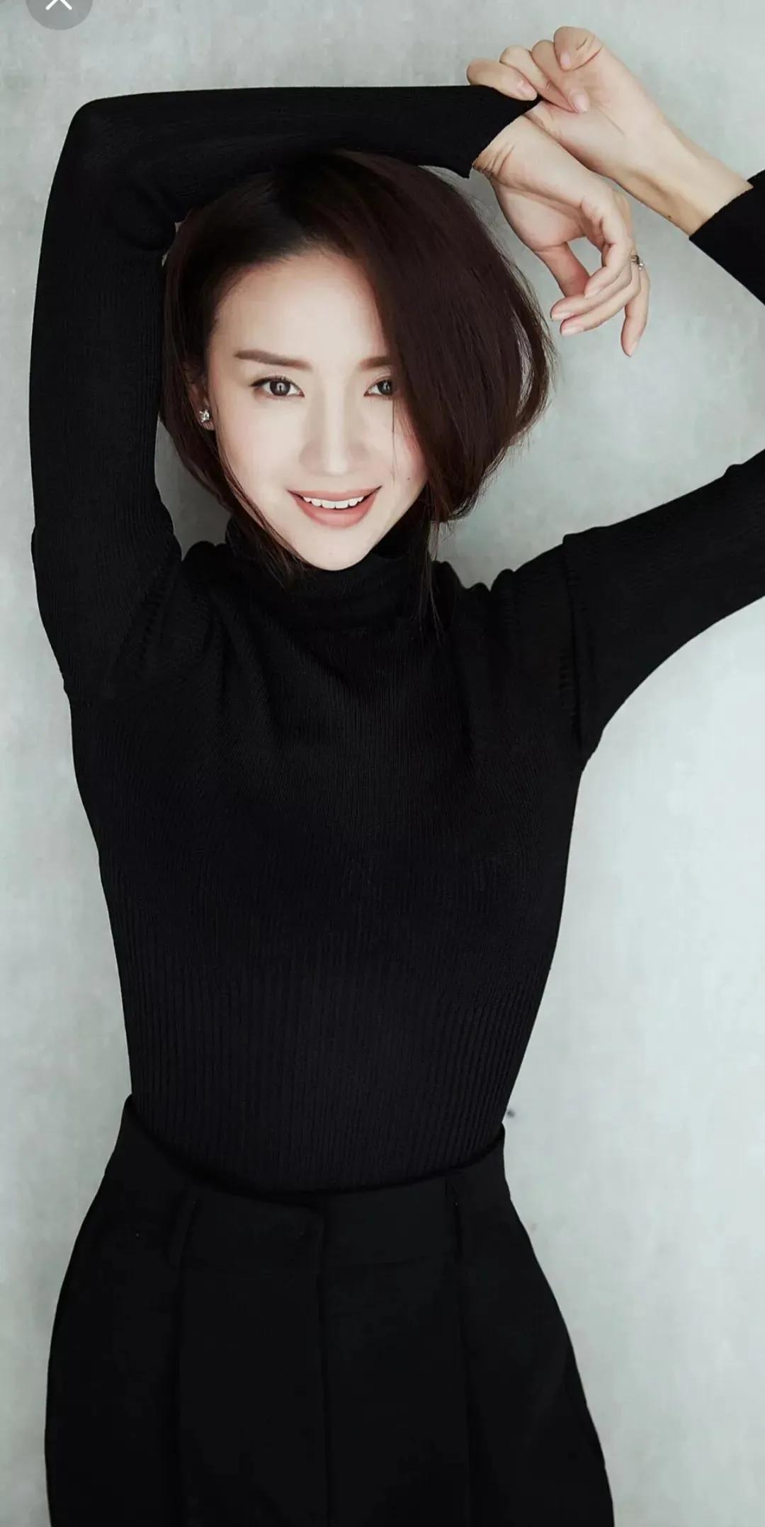 董洁：成熟优雅，气质如兰