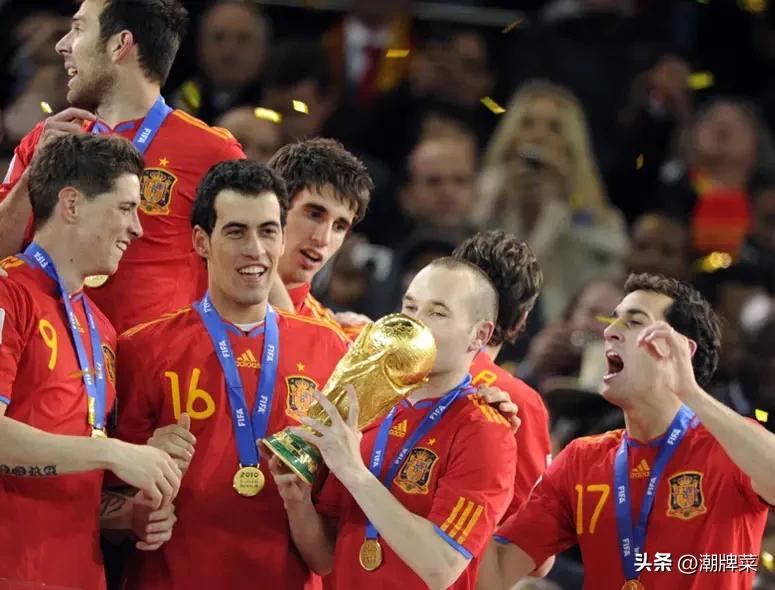2012欧洲杯西班牙名单（西班牙辉煌的2008年至2012年，靠的是-灵魂中场，攻击发动机.）
