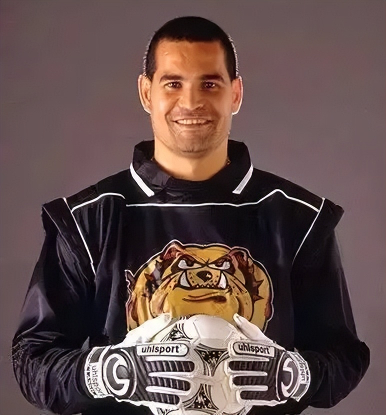 08世界杯法国守门员(足球史上最疯狂的门将——奇拉维特)