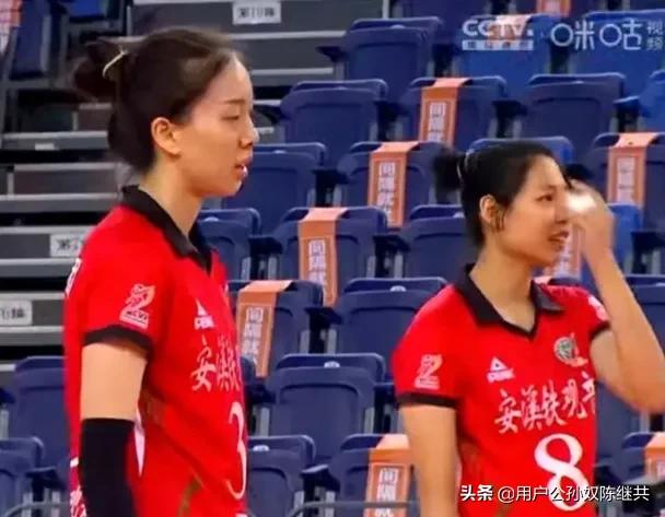 外援“跳发案件”是为何？浙江女排教头自惹祸？苏与闽高矮对歌…