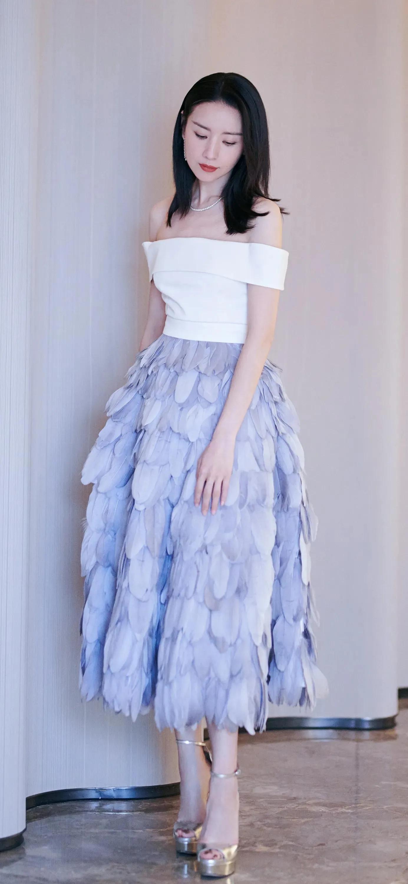 董洁：成熟优雅，气质如兰