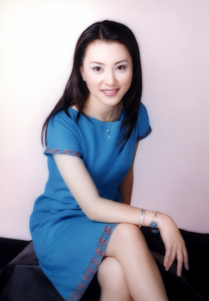 梦桐：曾因没钱买服装遭嘲讽，在央视工作25年，如今46岁活成这样