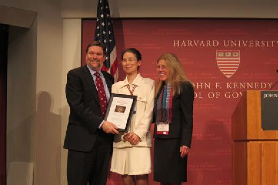 25岁成中科院讲师，29岁失明陷入人生低谷，47岁登上人民大会堂