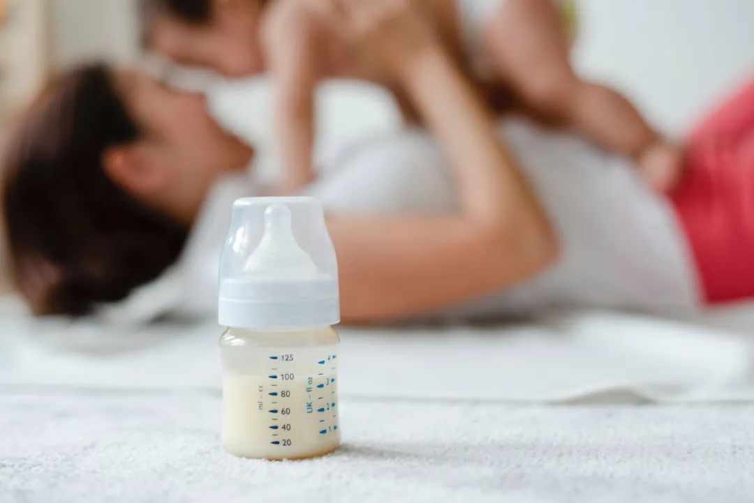 水解蛋白奶粉能长期吃吗？如何顺利转奶？