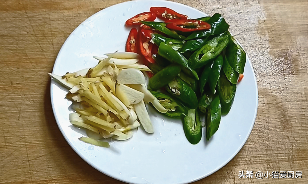 这样做的杏鲍菇溜豆腐，口感滑嫩，味道鲜美，老人小孩都爱吃