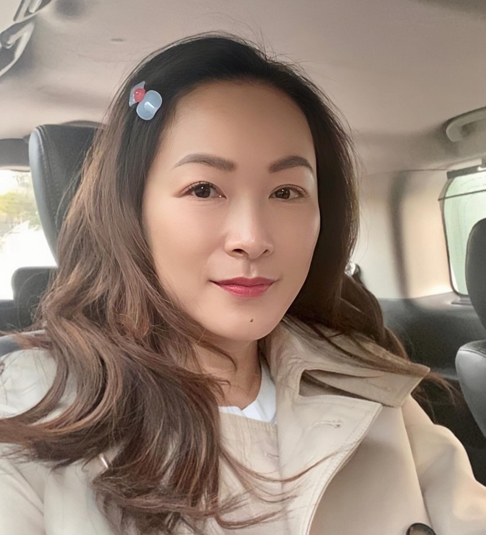 香港知名一代女神宣布复出!皮肤紧致似少女,49岁依旧风韵犹存