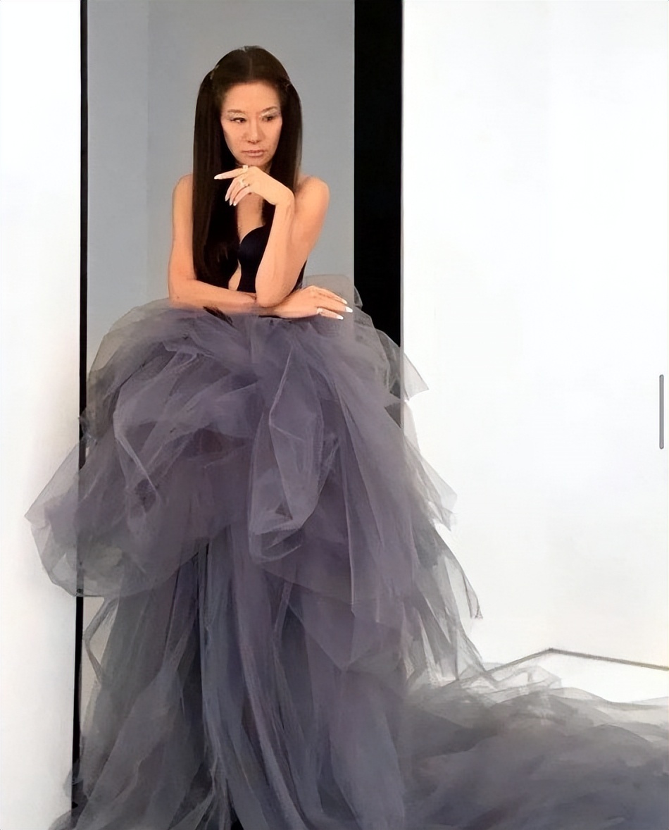 72岁王薇薇依旧女王范：和小36岁花滑王子分手后，财富自由她都有