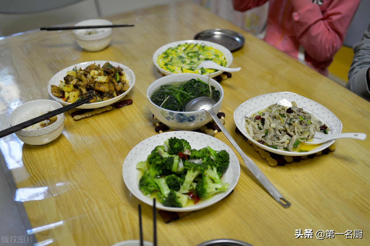 过年走亲戚，网友：这第3家是真心待客，第4家纯粹是不给面子啊