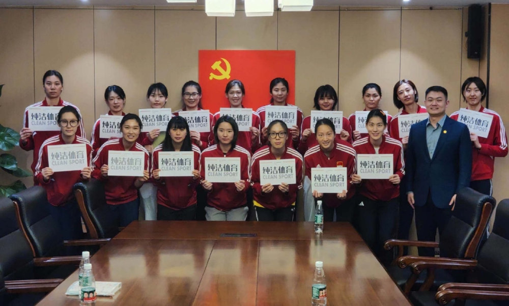 女排袁心玥最新消息(大队长袁心玥缺席女排集体照 释放出什么信号)