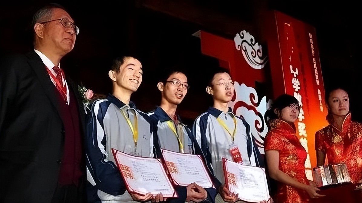 喜报！陕西10名学霸提前被清北录取，分别来自这4所中学