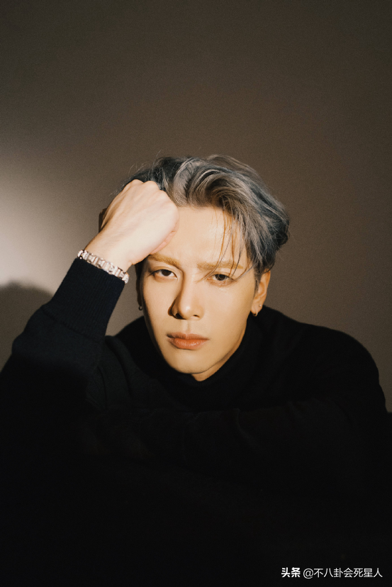 单看脸惊艳帅气，一看全身就秒垮掉，这些男星被身高害惨了