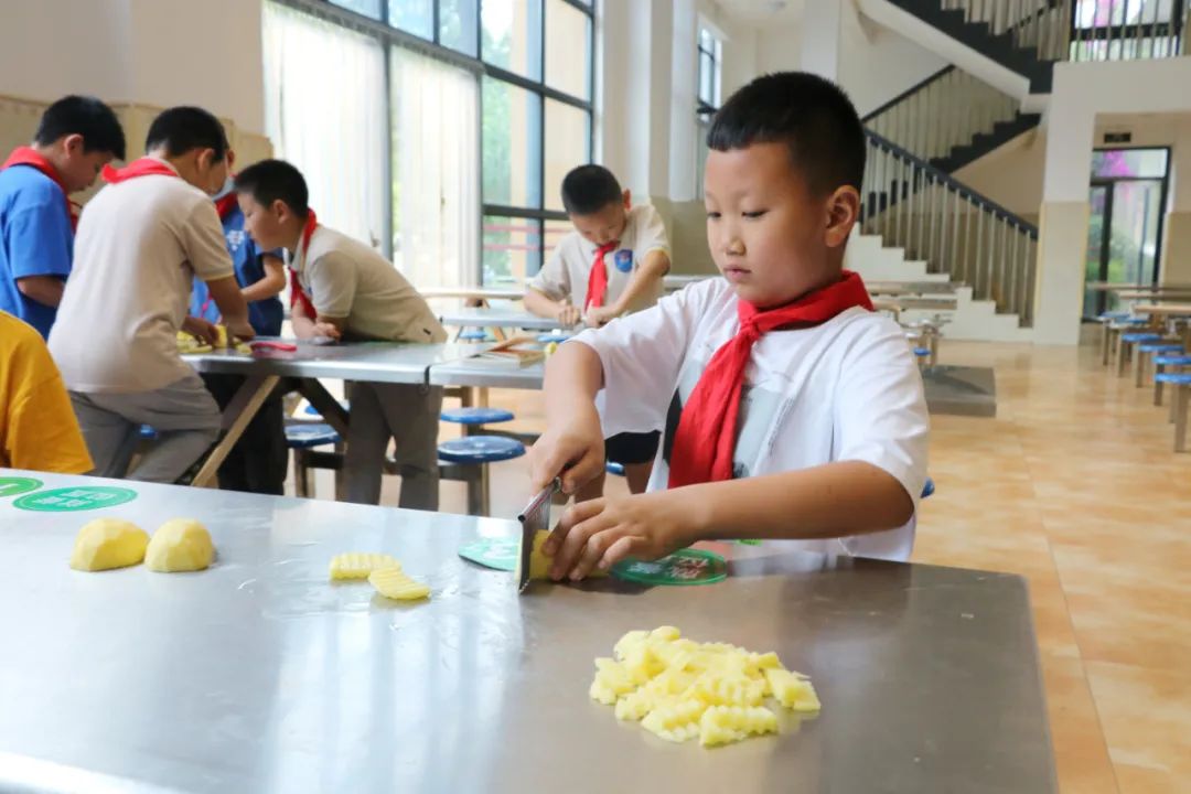 劳动之底色 幸福之源泉｜记双流区实验小学外国语学校劳动系列课程
