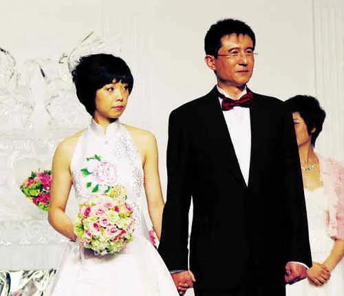乒乓名將張怡寧老公（13年后再看張怡寧徐威大20歲的盛世婚禮，一兒一女是最好的回應）