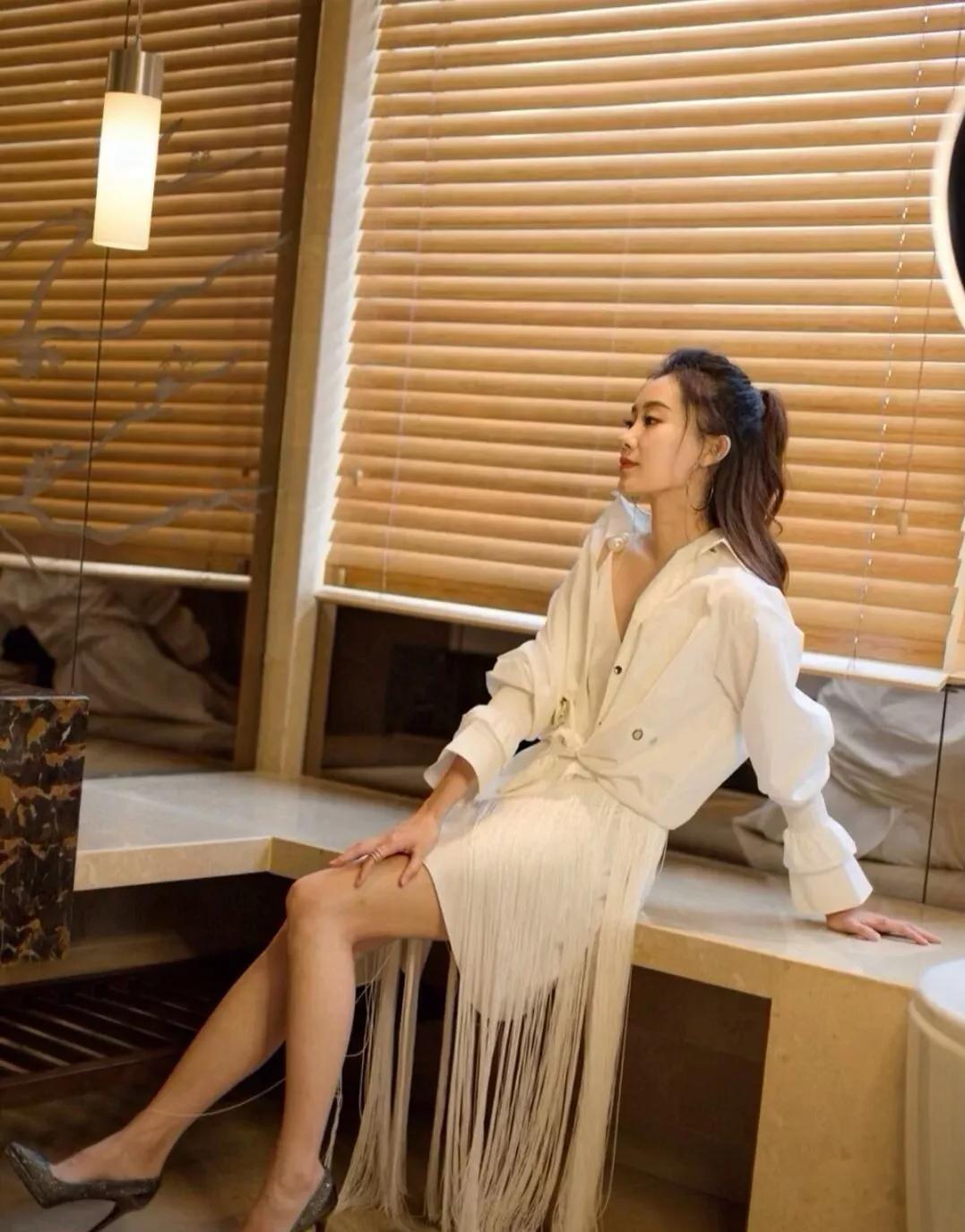 明星俏佳人：不是时代抛弃了张小斐，而是她读懂了“清醒”二字