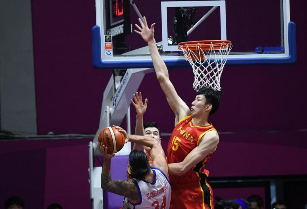 去nba打球的中国人有哪些(29.7分19板4.8帽！中国进入NBA的6名球员，前一年都是什么表现？)