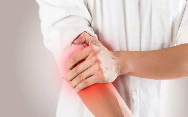 经常“手麻”是怎么回事？专家提醒：多半和8个原因有关，快看看