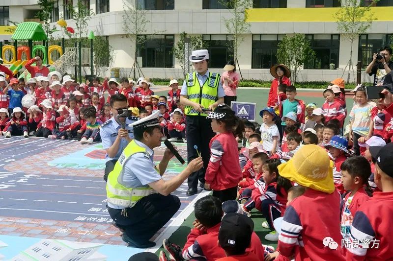 陆良县公安局为孩子们送上“六一”特别礼物