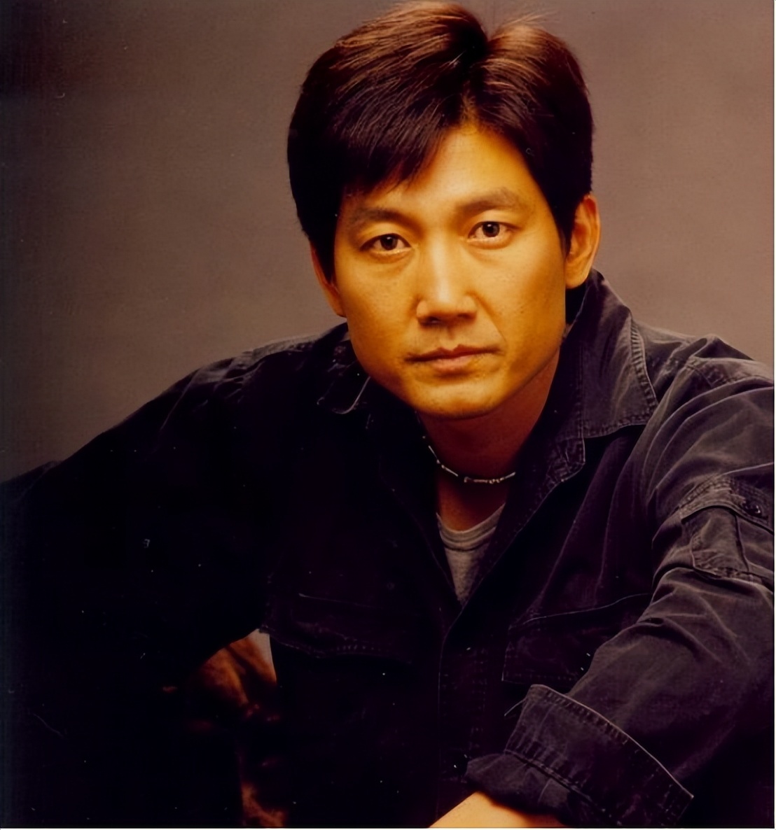 演员李崇霄去世不到1年,女儿一人撑起全家,遗孀的坚持让人泪目