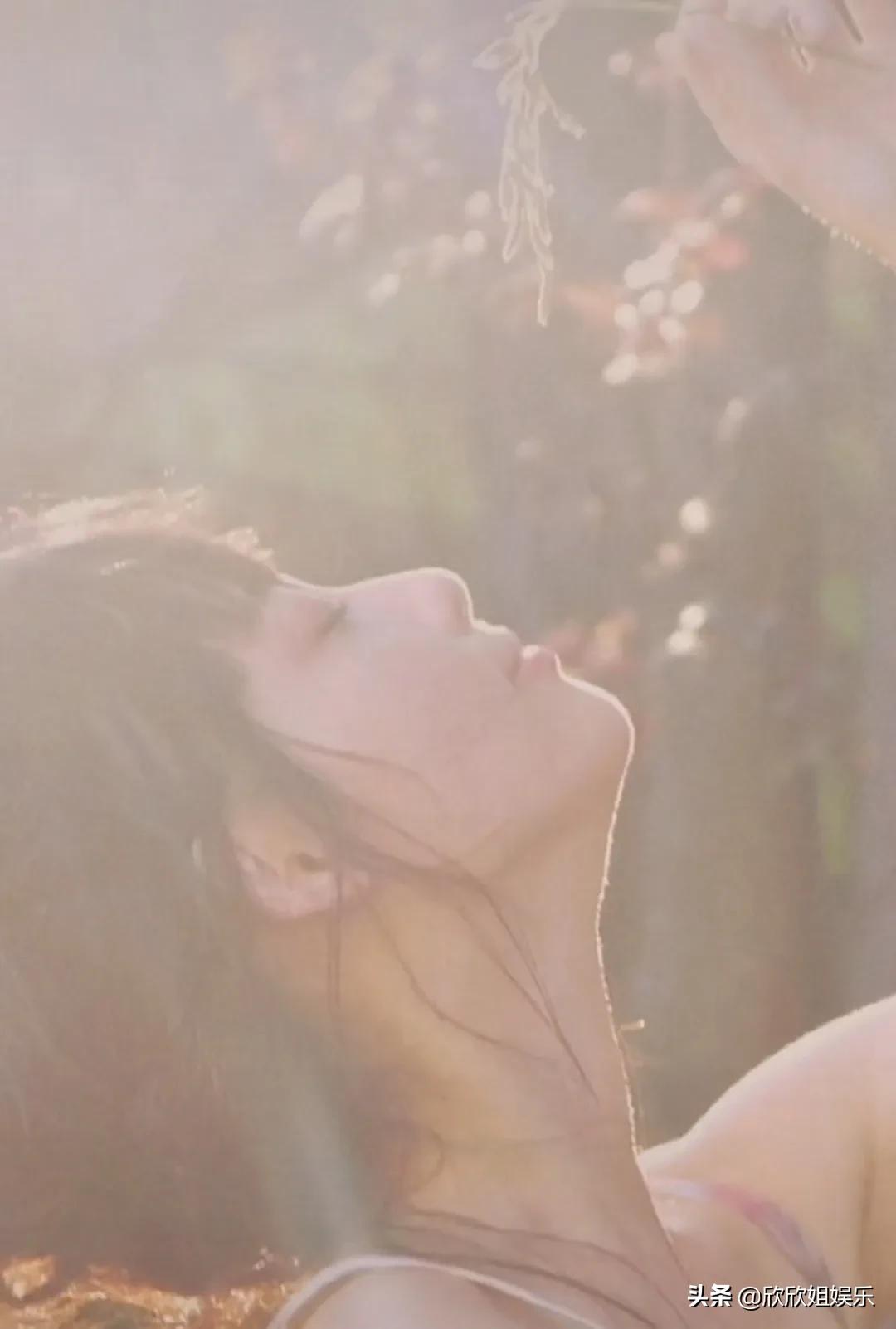 张嘉倪，身穿碎花裙，好漂亮啊