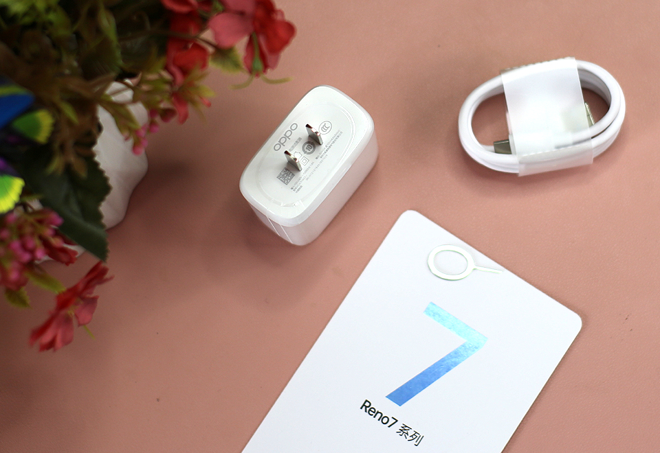 超高颜值的中端机，OPPO Reno7手机开箱