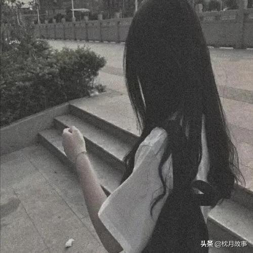 句子库‖星河滚烫，你是人间理想。皓月当空，你是人间曙光
