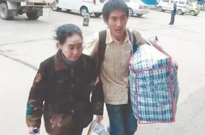 19岁背“疯母”千里求学，贵州第一孝子刘秀祥，后来成了副书记