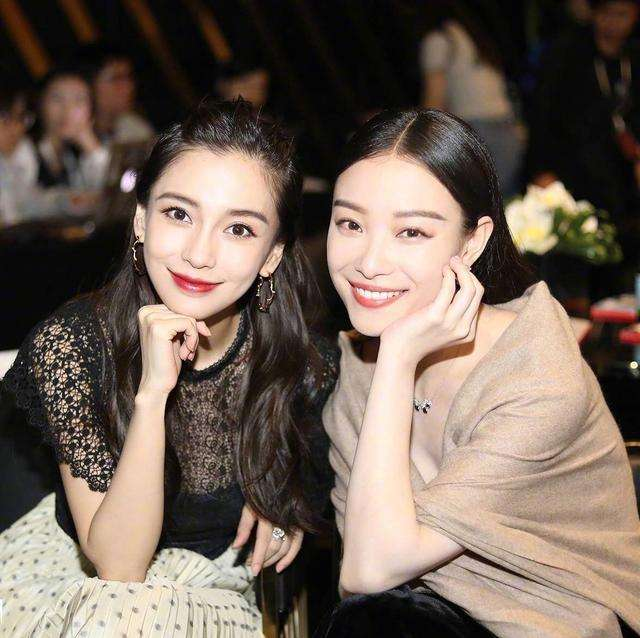 明星闺蜜合照暗藏多少"心机"?躲角度,晒p图,互相揭短不留情