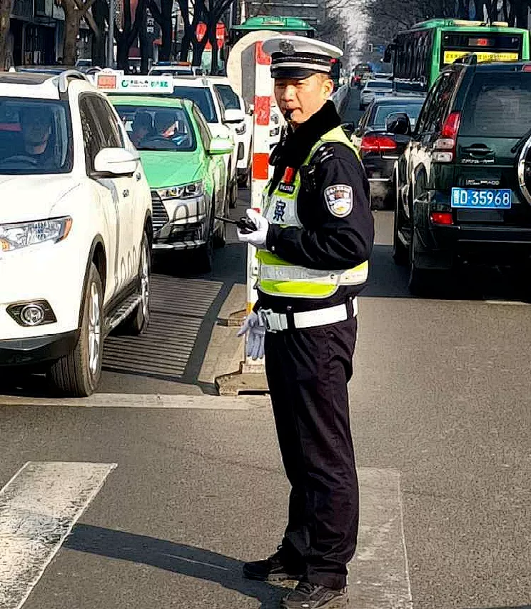 「交警正能量」平凡的坚守