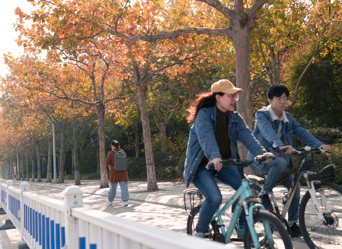 大学挂科影响很大，大一挂科丧失资源的机会，大三挂科影响毕业