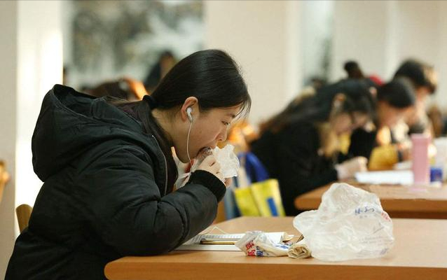 二三流高中的普通学生，平常成绩只有270，能考上大学吗？