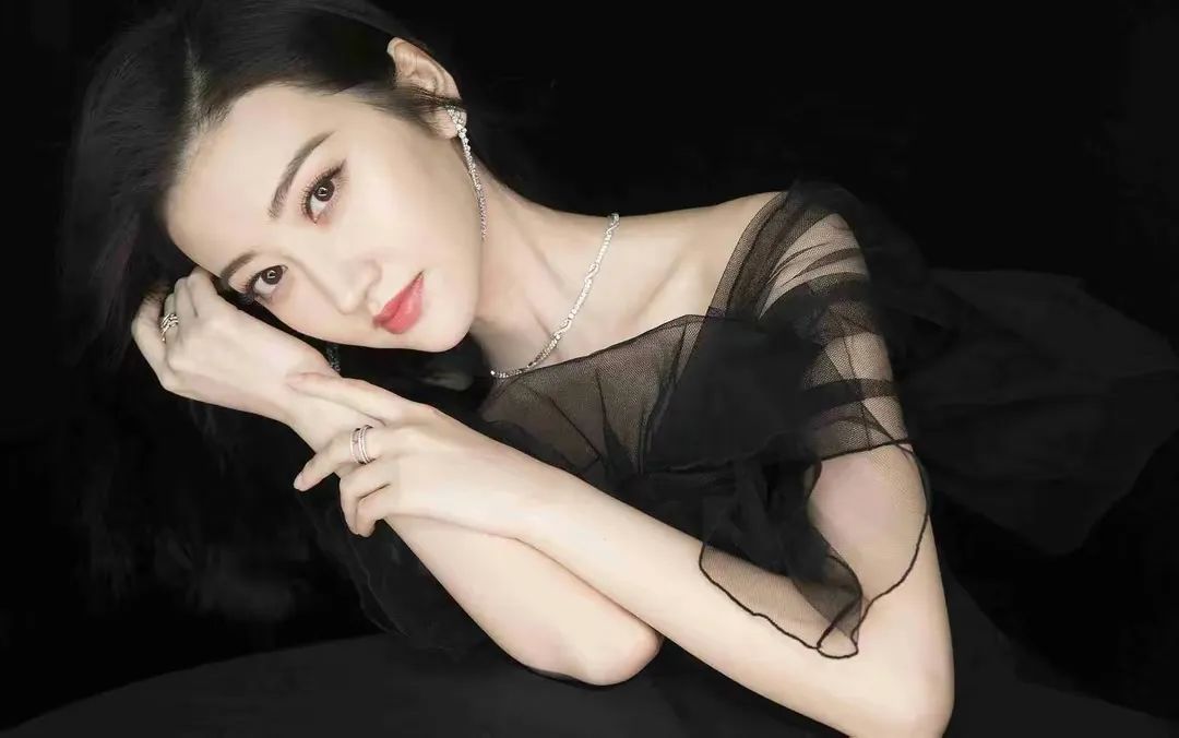 景甜后面大佬到底是谁 -丹霞百科